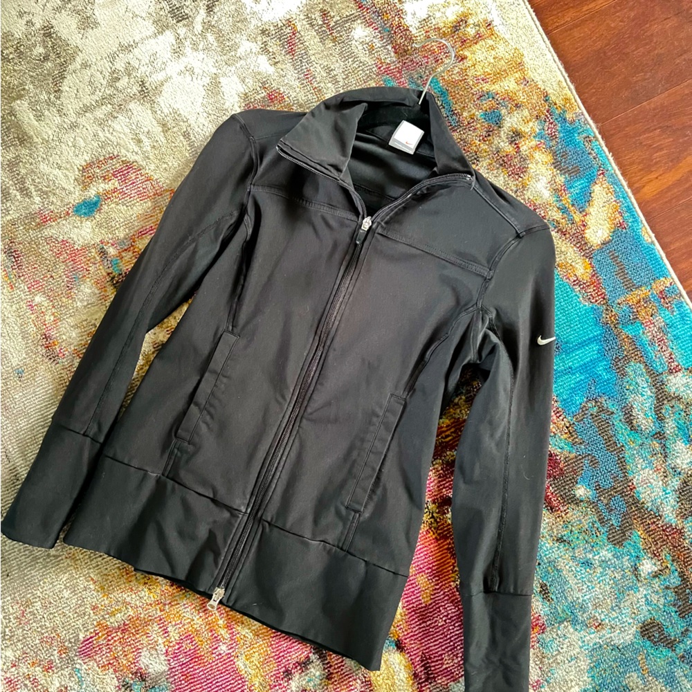 Nike Fit Dry Black Women’s Small fitted stretchy full zip jacket with thumbholes